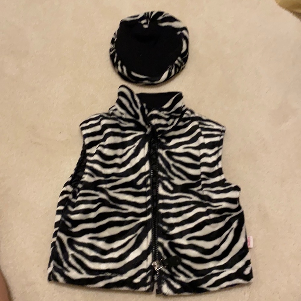 Girl toddler vest and hat